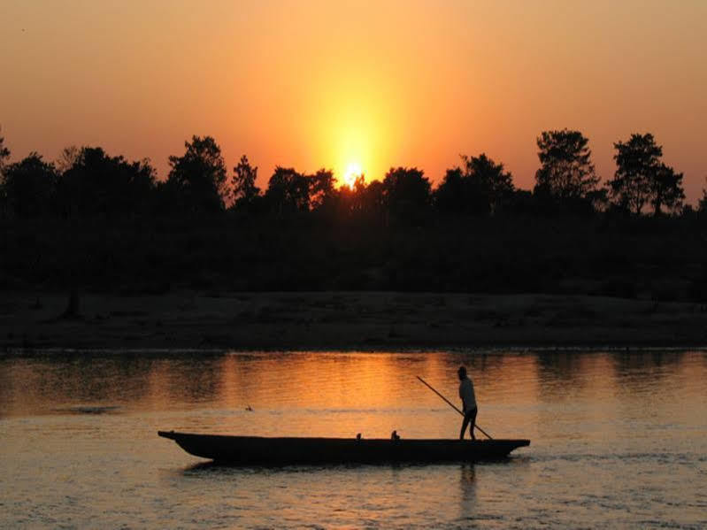 Готель Siddhartha Wildlife Retreat Meghauli Екстер'єр фото